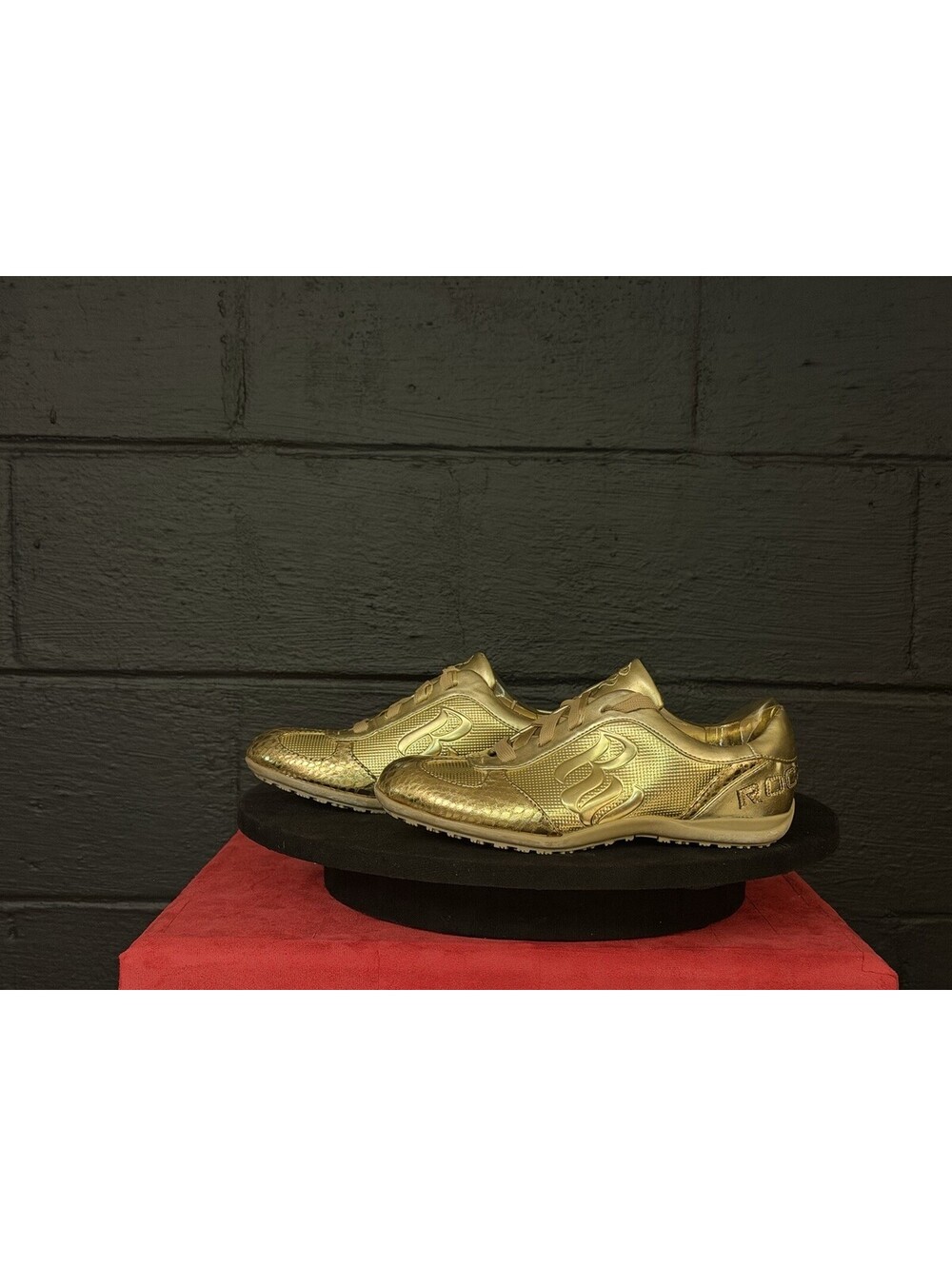 ROCAWEAR Jesse Gold Sneakers 7.5 Deadstock Y2K Rare Collector Museum Grade